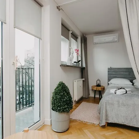 Shortstaypoland Zlota Apartment *
