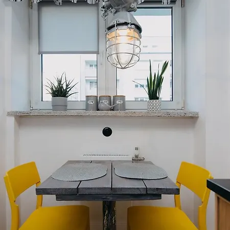 Shortstaypoland Zlota Apartment *